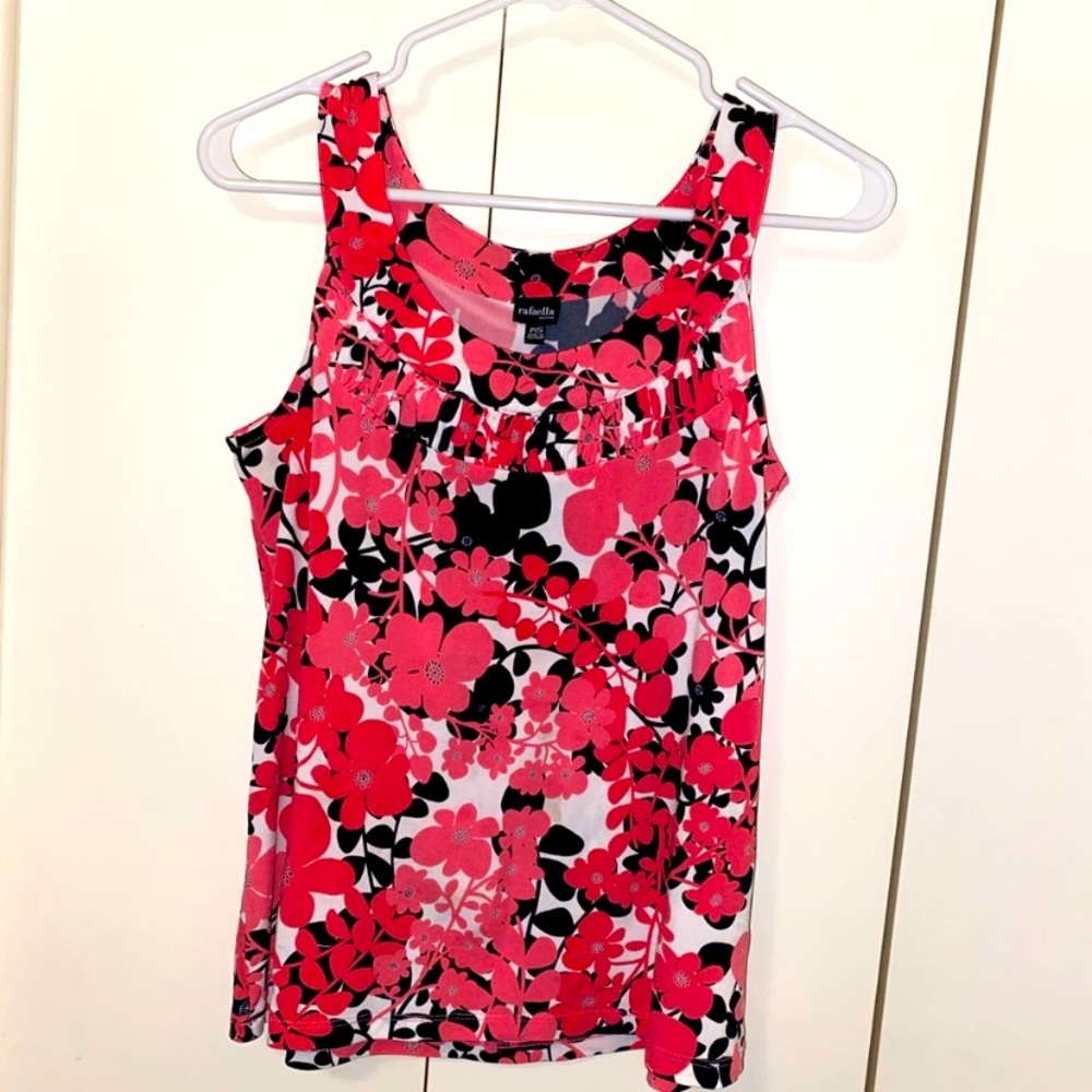 💗🖤NWOT Rafaella Floral Top🖤💗 - Picture 3 of 12